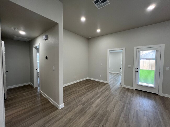 Building Photo - 3/2/2 in Bell Farms available June!!