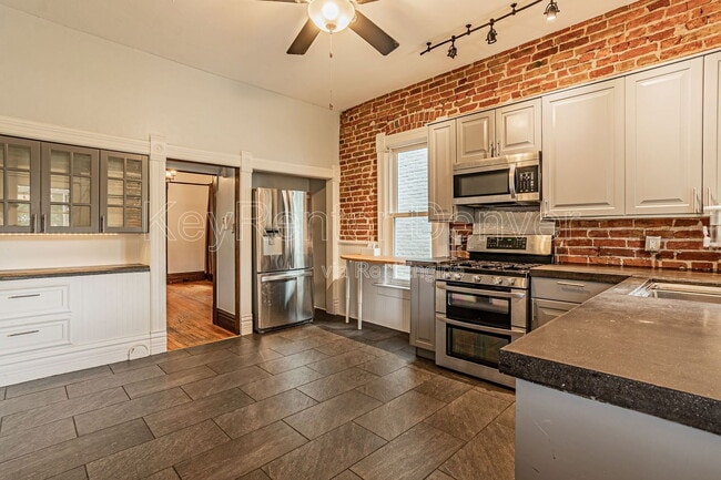 Building Photo - 2141 Irving St