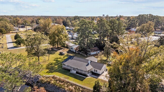 Building Photo - 105 3rd St