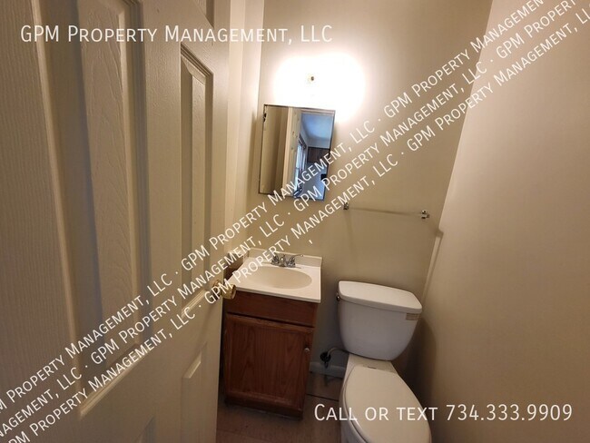 Building Photo - 2310 Deerfield Ct