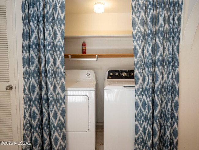 Building Photo - 558 N Dodge Blvd