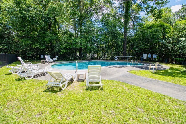 Building Photo - Bright & Modern 1-Bedroom Condo in Heathwood Court – Walkable & Inviting ~ Available May 2026!