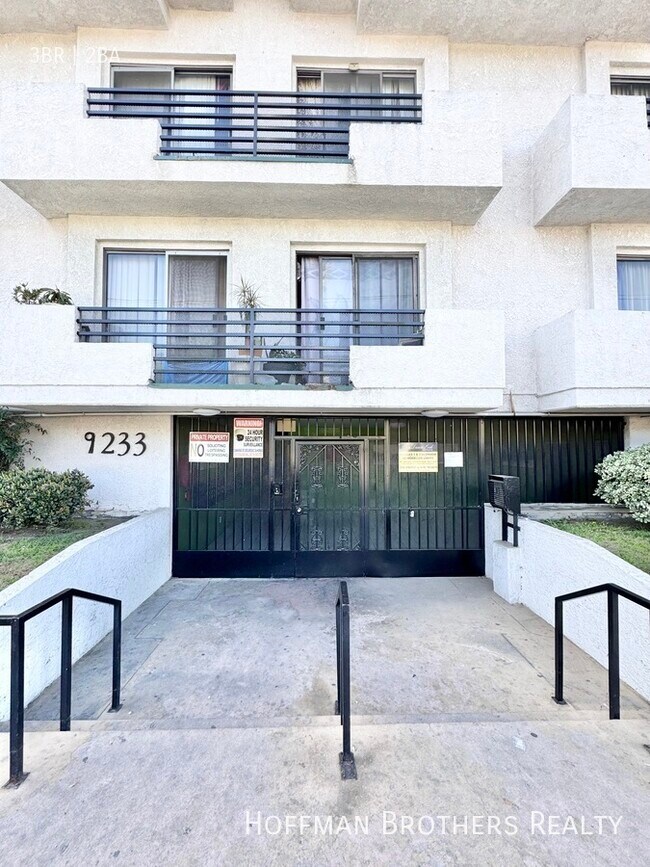 Building Photo - 9233 Van Nuys Blvd