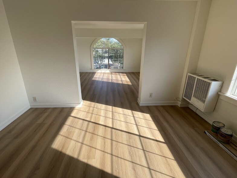 Building Photo - 433-439 Linden Ave