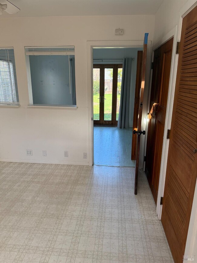 Building Photo - 472 Church St