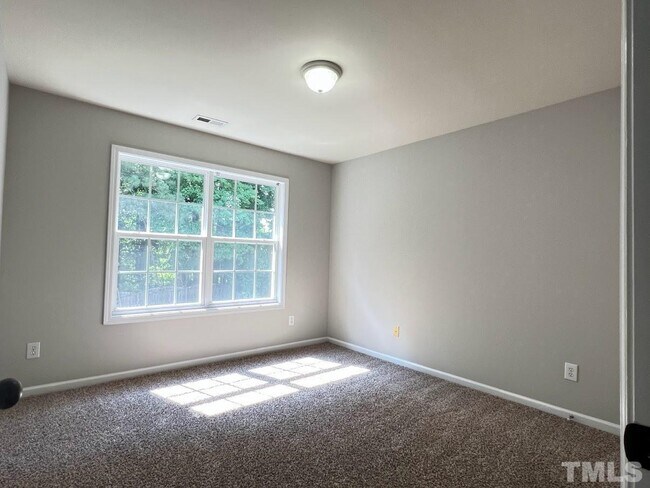 Building Photo - 5 Bedroom 3 Bath Single Family Fenced Yard for Rent - Apex