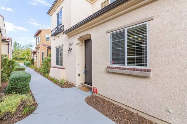 Building Photo - Available Now! Clean and move in ready 4 Bedroom Home in Murrieta