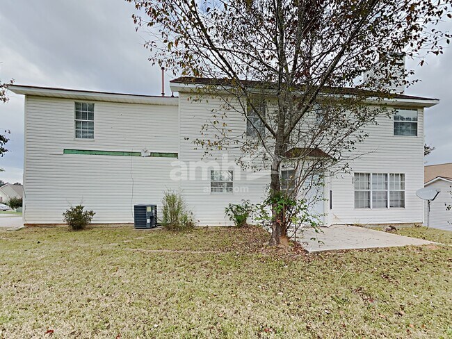 Building Photo - 300 Carriage Lake Ln