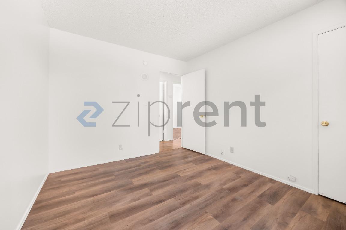 Building Photo - Unit