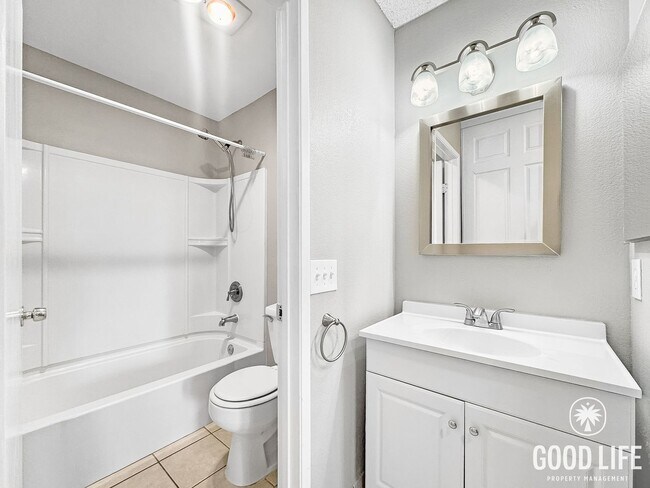 Building Photo - Bright 2BD/2BA Corner Unit Condo in Mira Mesa with Dual En-Suite Baths, Patio & Pool