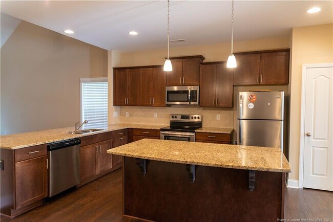 Building Photo - 32 Artillery Ln