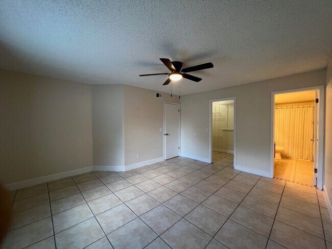 Building Photo - 5405 Lake Margaret Dr