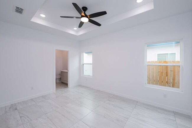 Building Photo - 604 Silvana Dr