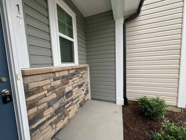 Building Photo - 35 Village Edge Dr