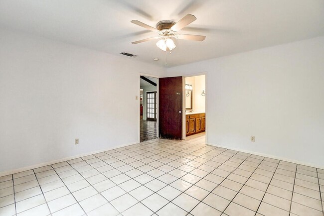 Building Photo - 3121 Seafoam Dr