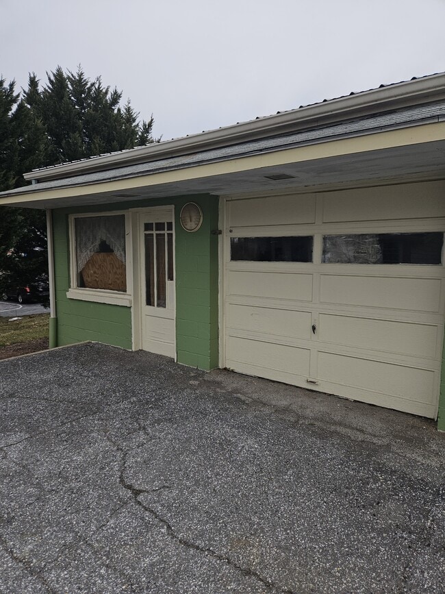 Building Photo - 513 E Baltimore St