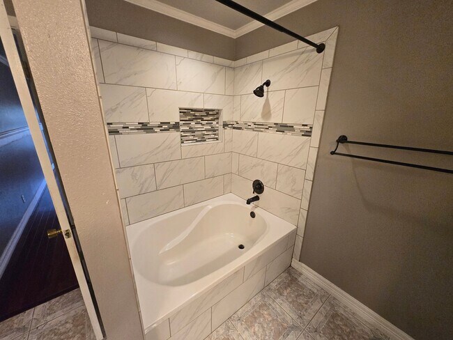 Building Photo - 8007 Sunshine Trail Dr