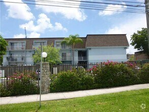 Building Photo - 9621 SW 77th Ave