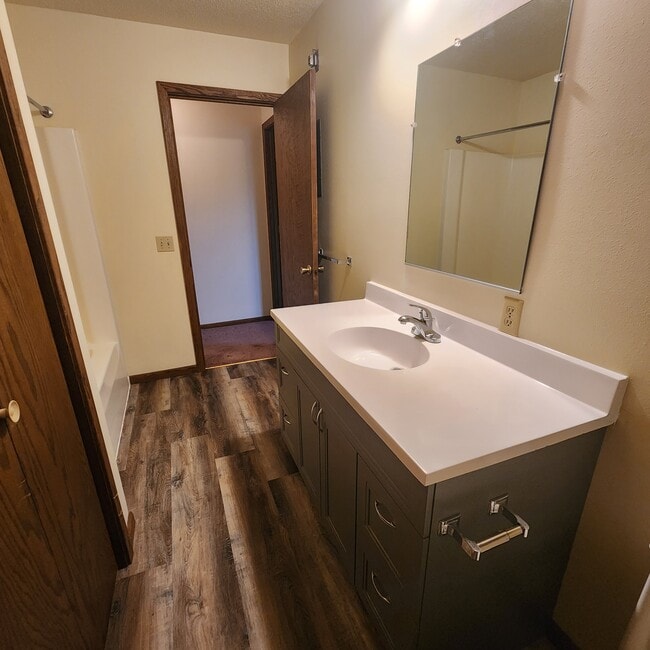 Building Photo - 3218 Oak Knoll Dr