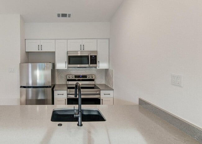 Building Photo - 1207 Hollow Creek Dr