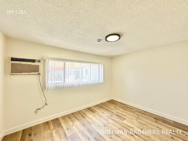 Building Photo - 12631 Vanowen St