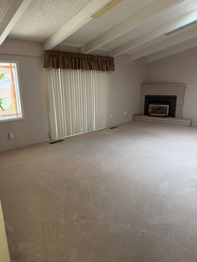 Building Photo - 3 Bedroom 2 bath with Rv Parking