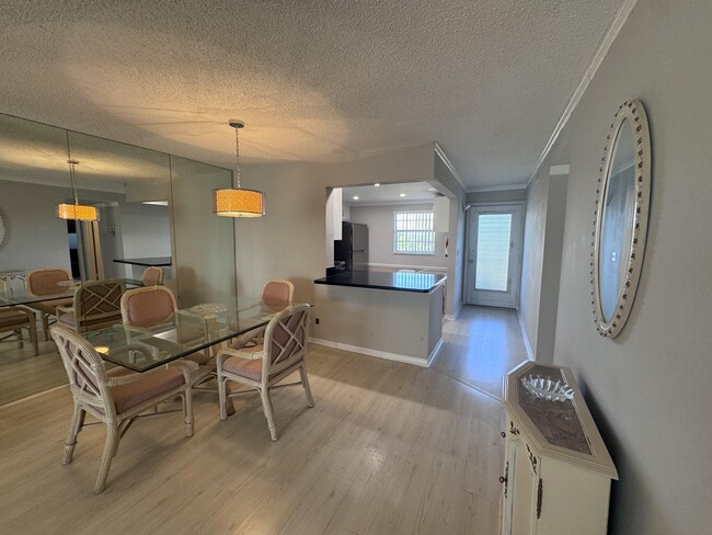 Building Photo - 300 NE 26th Ave