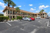 Building Photo - GORGEOUS FULLY RENOVATED 1st FLOOR 2 BEDROOM 1 BATHROOM CONDO LOCATED JUST 5 MINUTES FROM VENICE ...