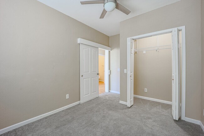 Building Photo - 5 bedroom Home1