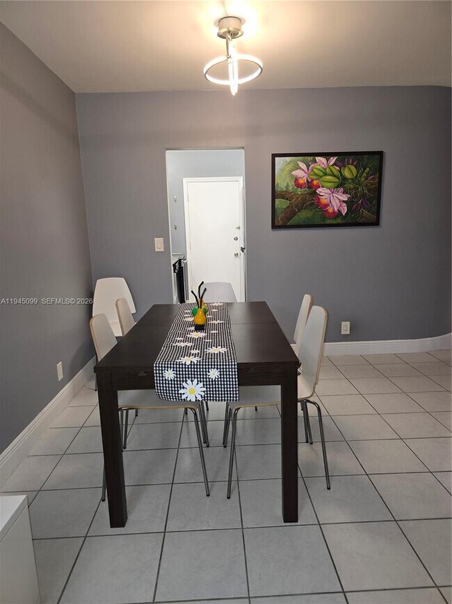 Building Photo - 2171 NE 66th St