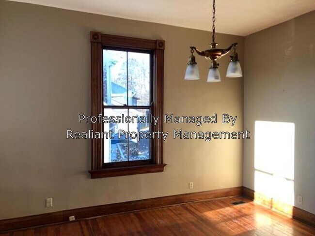Building Photo - 244 Linden Ave