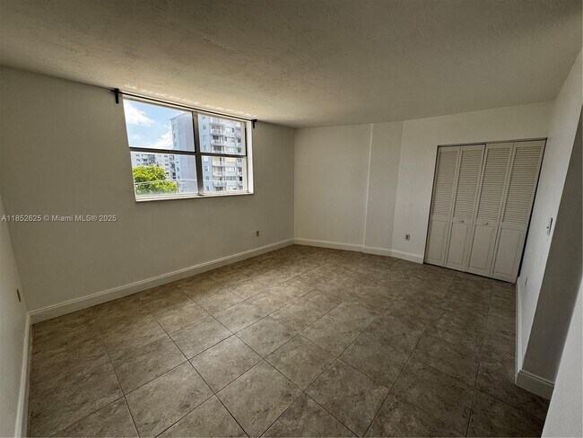 Building Photo - 1475 NE 125th Terrace