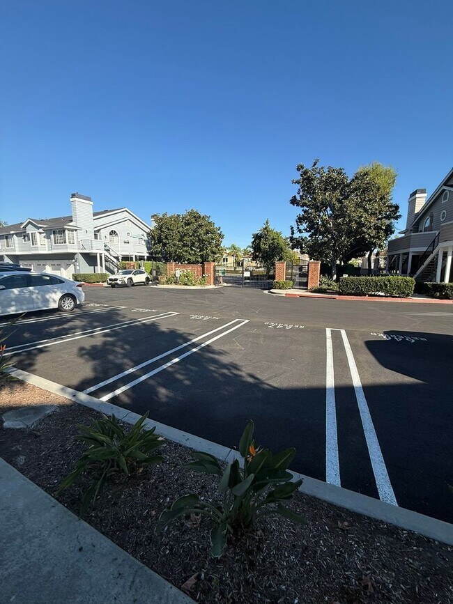 Building Photo - **Charming 1bed 1bath Condo located in the...