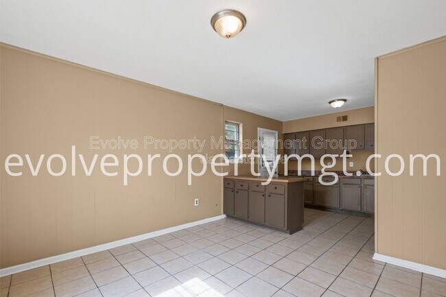 Building Photo - 3771 Ironwood Dr