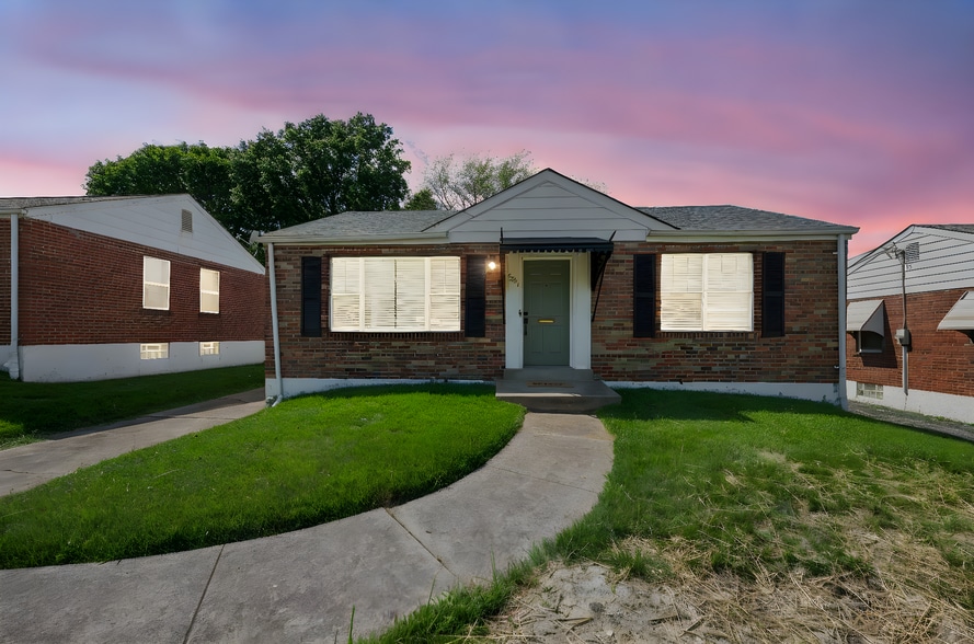 Primary Photo - 7821 Morganford Rd