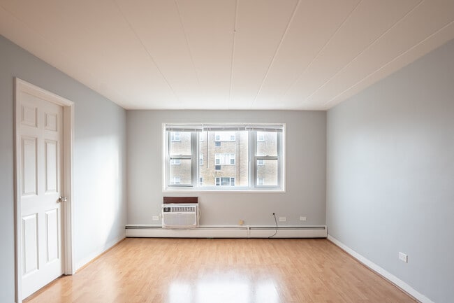 Building Photo - 6161 N Hoyne Ave