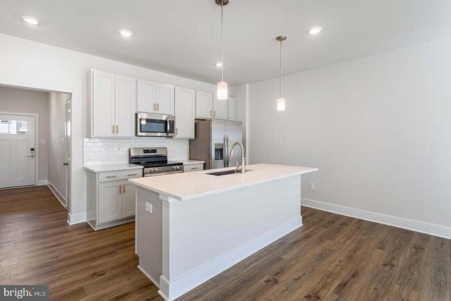 Building Photo - 226 MATILDA