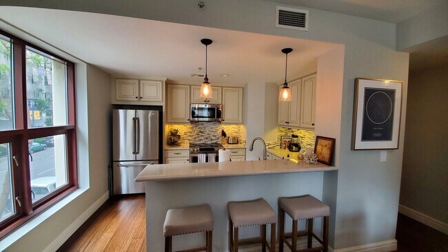 Building Photo - Upgraded 2BR/2BA Corner Unit in East Village – Close proximity to Petco Park w/ Parking & Amenities