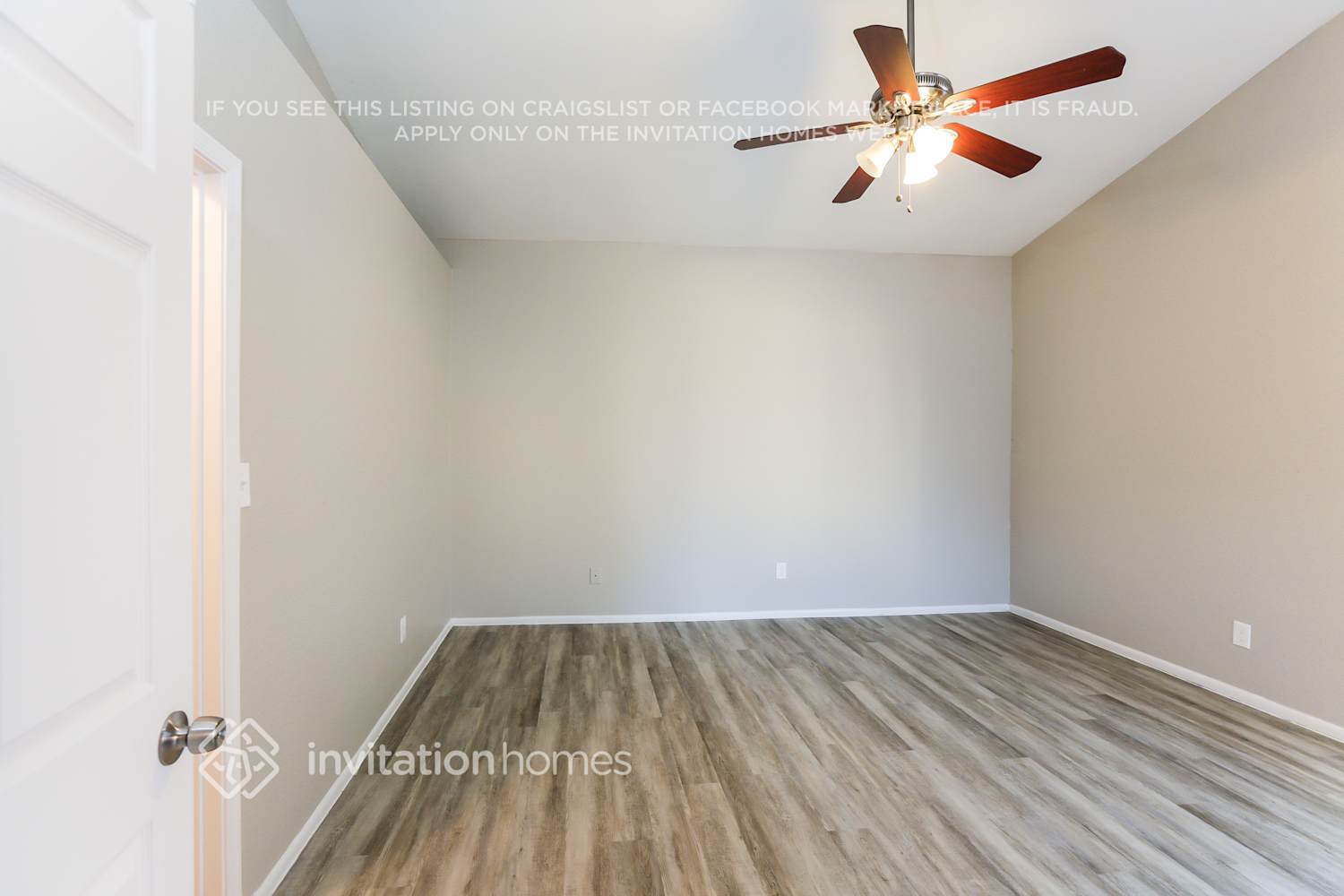 Building Photo - 8226 W Larkspur Dr