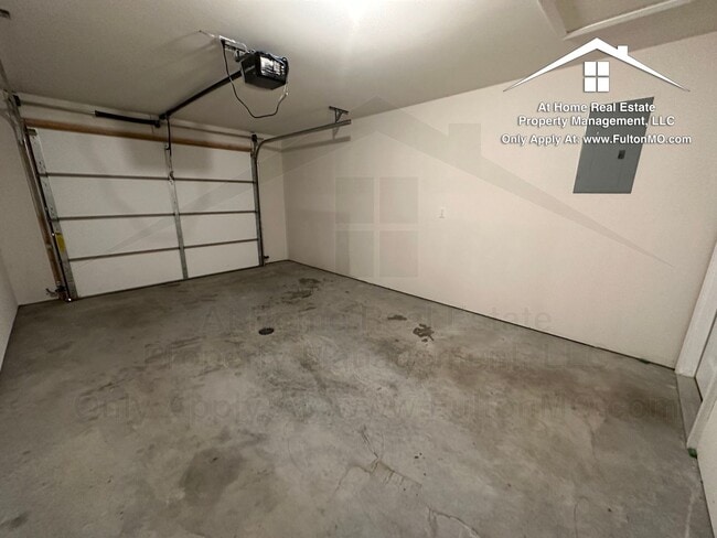 Building Photo - 1304 1 Preston Dr
