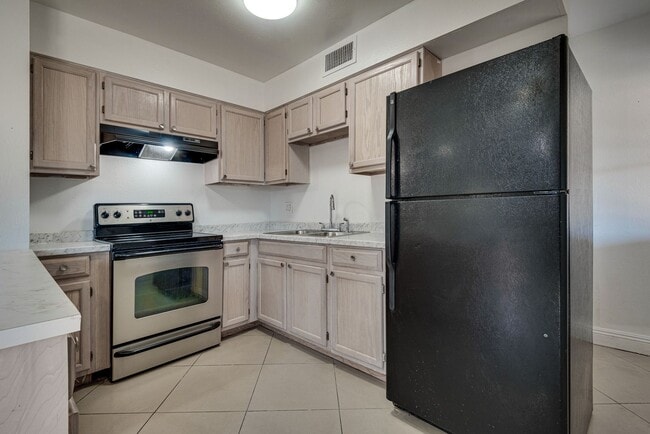 Building Photo - Charming Single-Story Home with Open Living Spaces and Large Backyard in Las Vegas