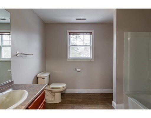 Building Photo - 1640 Bridge St