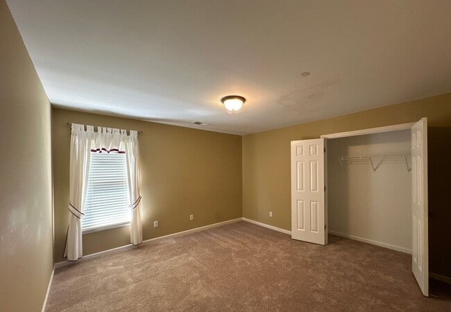 Building Photo - 10135 Ridgewood Oak Dr