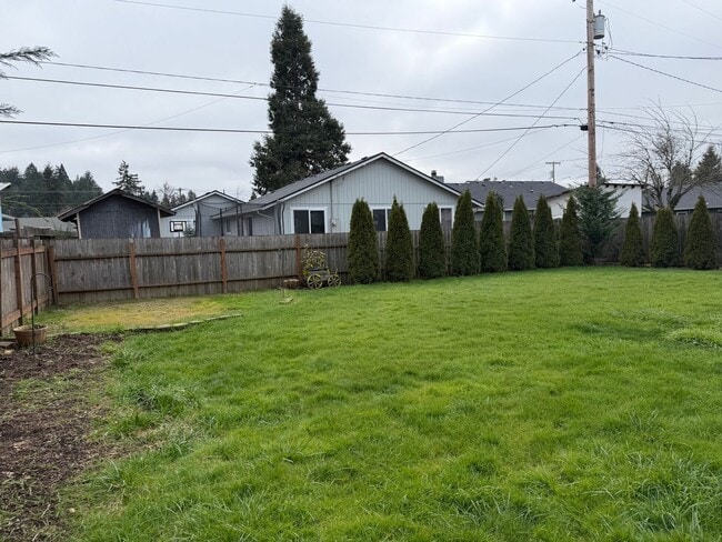 Building Photo - Updated 2 bedroom 1 bathroom house in Springfield!