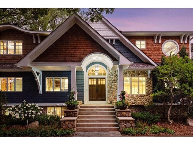 Building Photo - 3135 Shoreline Dr