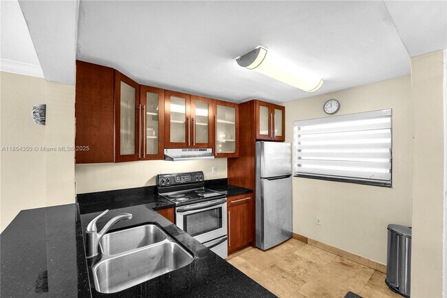 Building Photo - 10825 SW 112th Ave