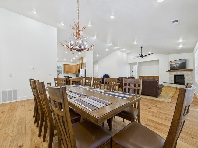 Building Photo - 113 Coker Ln