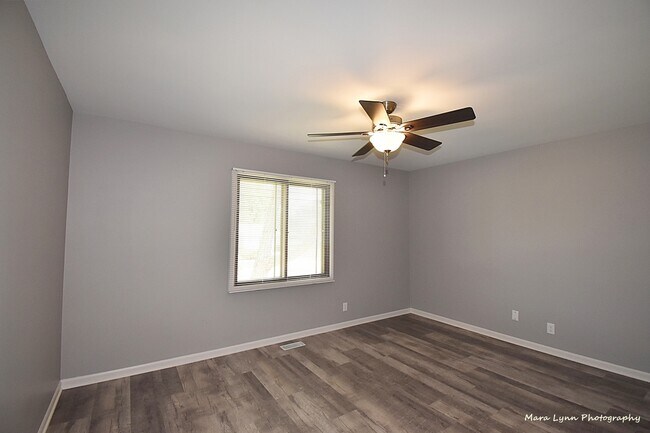 Building Photo - 106 W Kendall Dr