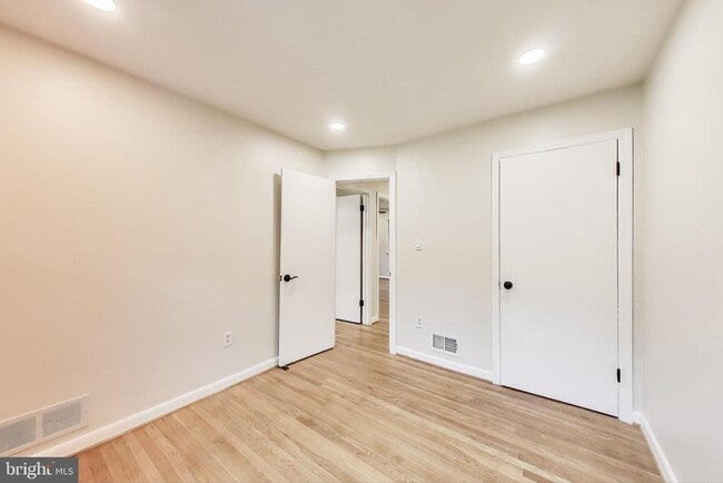 Building Photo - 6107 Parkway Dr