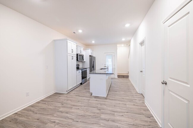 Building Photo - 451 Kinnerton Pl